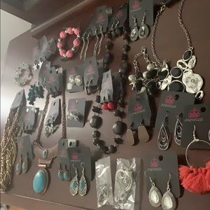 Large jewelry lot- paparazzi and Avon